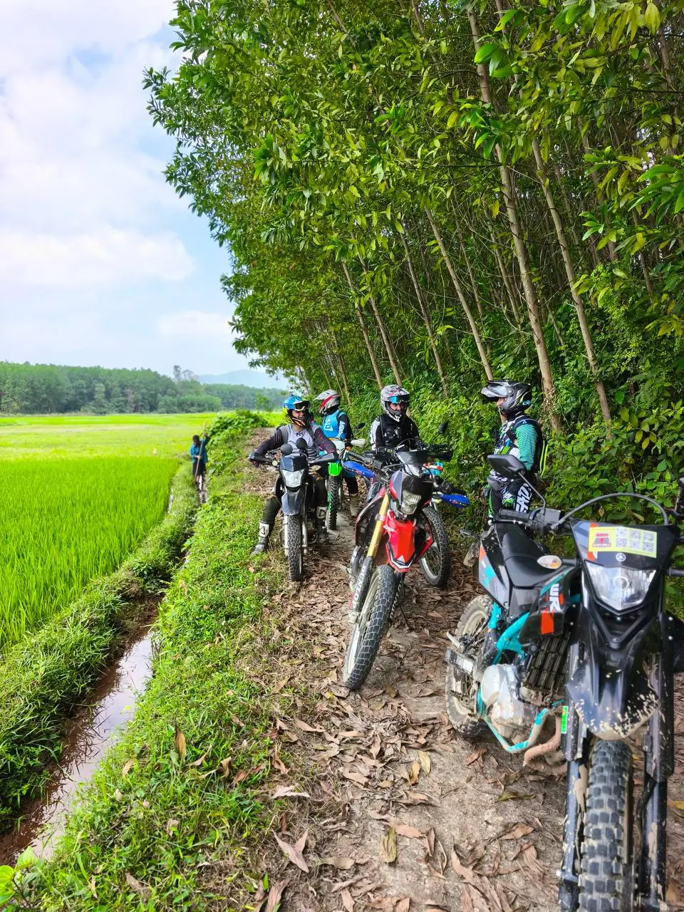 Group tour Enduro in Danang Group tour Enduro in Danang