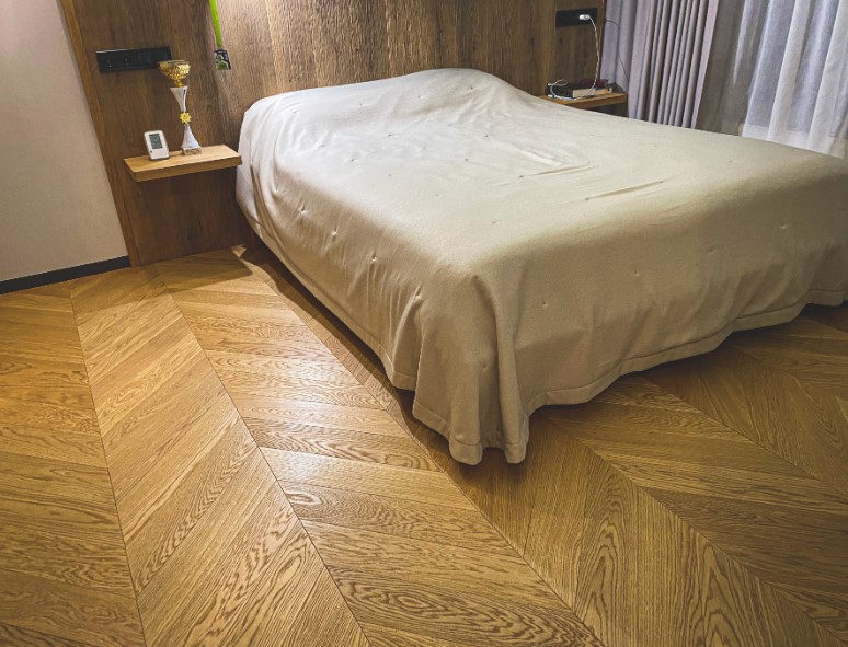 Паркет ялинкою в інтер’єрі: елегантність, довговічність і комфорт