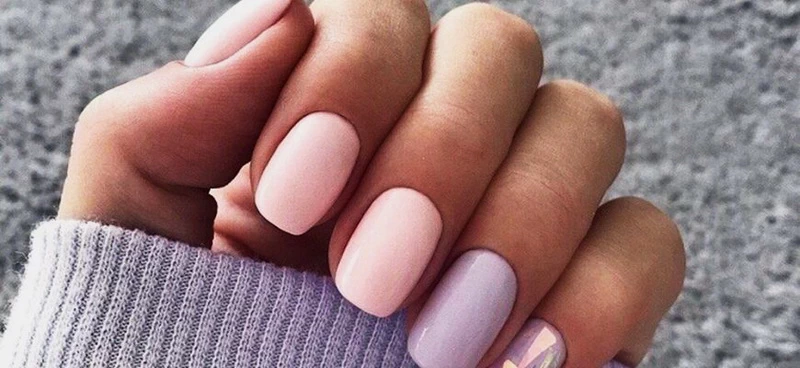 Manicure może wyglądać świeżo nawet kilkanaście dni, jeśli jest odpowiednio wykonany i pielęgnowany. Poznaj sprawdzone sposoby na przedłużenie jego trwałości w domu i po wyjściu z salonu.