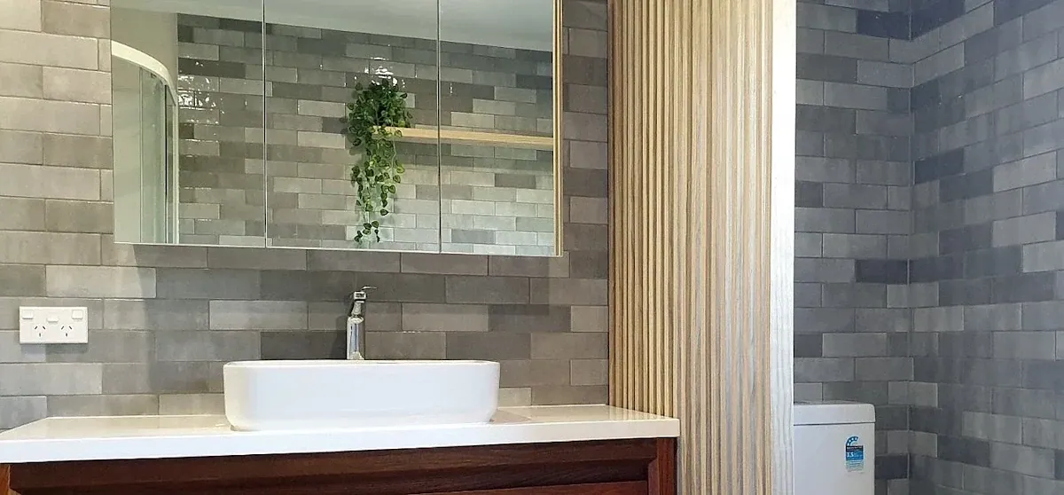Stylish bathroom with grey subway wall tiling – Direct Tiling