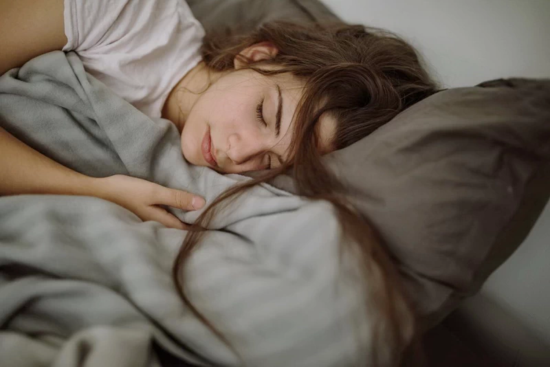 Po trzydziestce wiele kobiet żyje w ciągłym biegu — między pracą, domem i oczekiwaniami. To właśnie wtedy psychika potrzebuje szczególnej troski. Sprawdź, jak zadbać o swoje zdrowie psychiczne, odzyskać równowagę i wewnętrzny spokój.