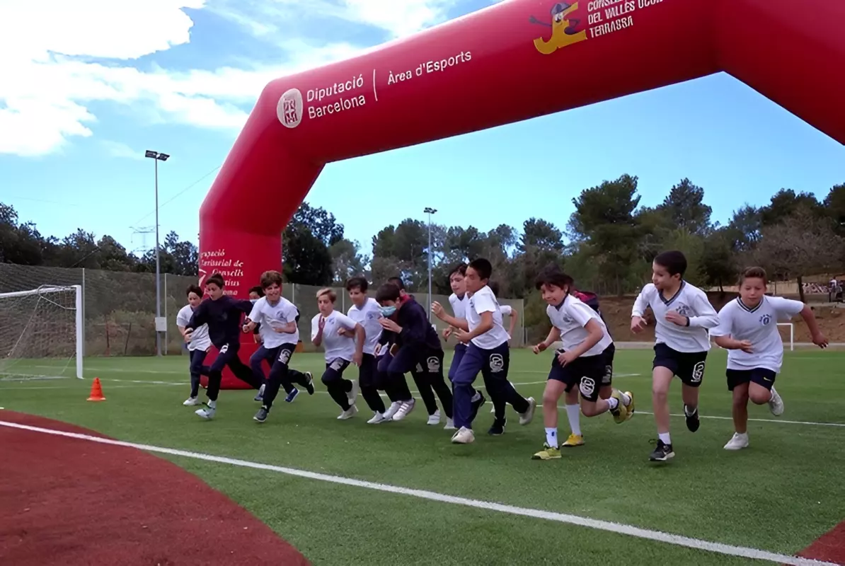 Занятие на спортивной площадке в американской частной школе Gresol International American School в городе Тарраса Барселона Каталония Испания с 1 до 18 лет studyspain.eu
