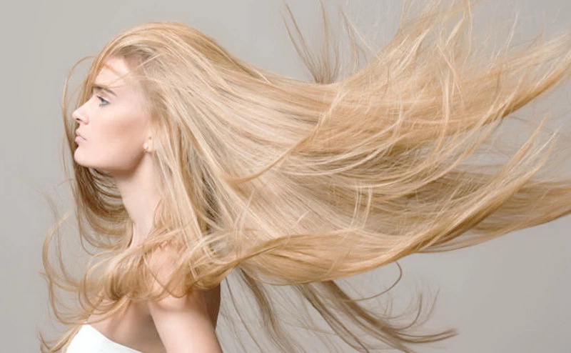 Marzysz o długich, zdrowych włosach? Zobacz, jak przyspieszyć ich wzrost dzięki odpowiedniej pielęgnacji, diecie i domowym sposobom, które naprawdę działają.