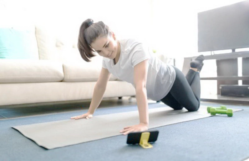 Dobry plan treningowy to podstawa skuteczności. Nie chodzi o przypadkowe ćwiczenia, lecz o harmonijny rytm, który wzmacnia ciało, poprawia kondycję i pozwala się regenerować. Zobacz, jak ułożyć tygodniowy plan treningowy dopasowany do kobiecego stylu życia.