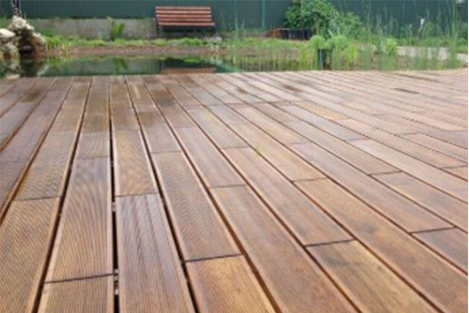 Рифлена терасна дошка для тераси: переваги, довговічність та правильний вибір матеріалу