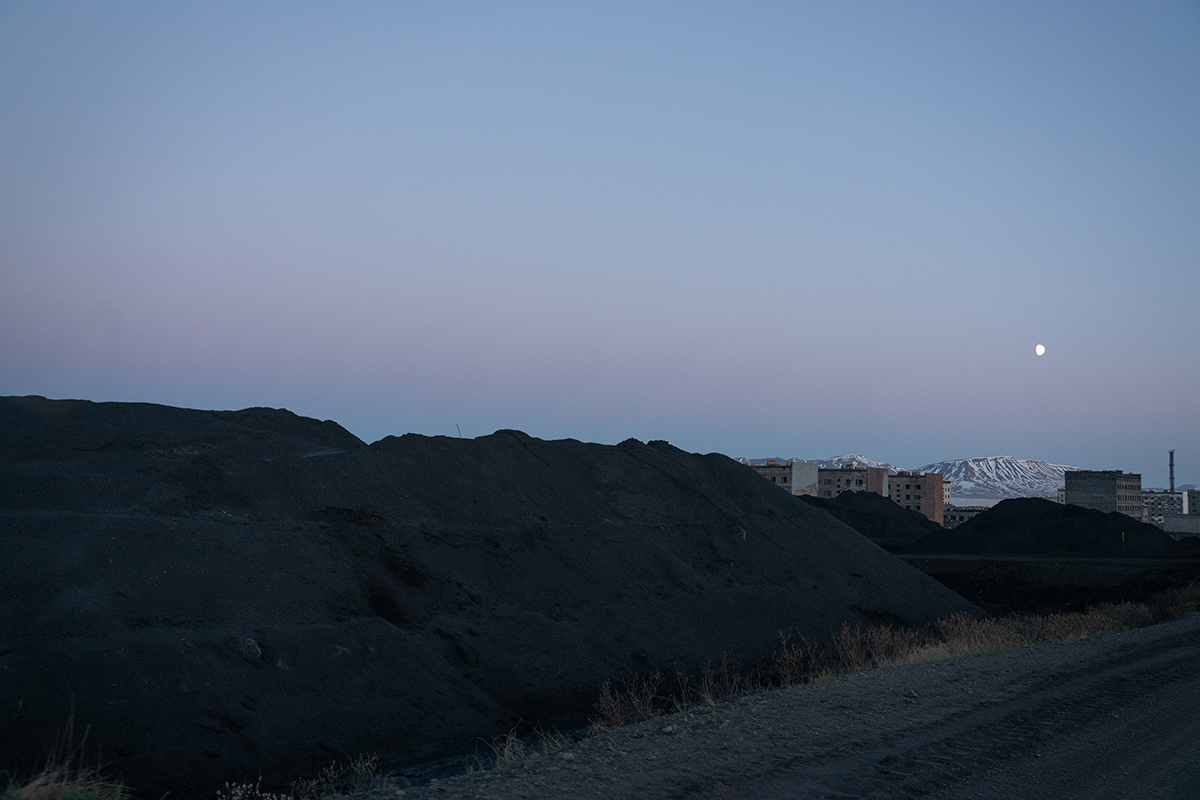 Coal heaps in the open air at the Ugolny port. Photo by Marina Sycheva