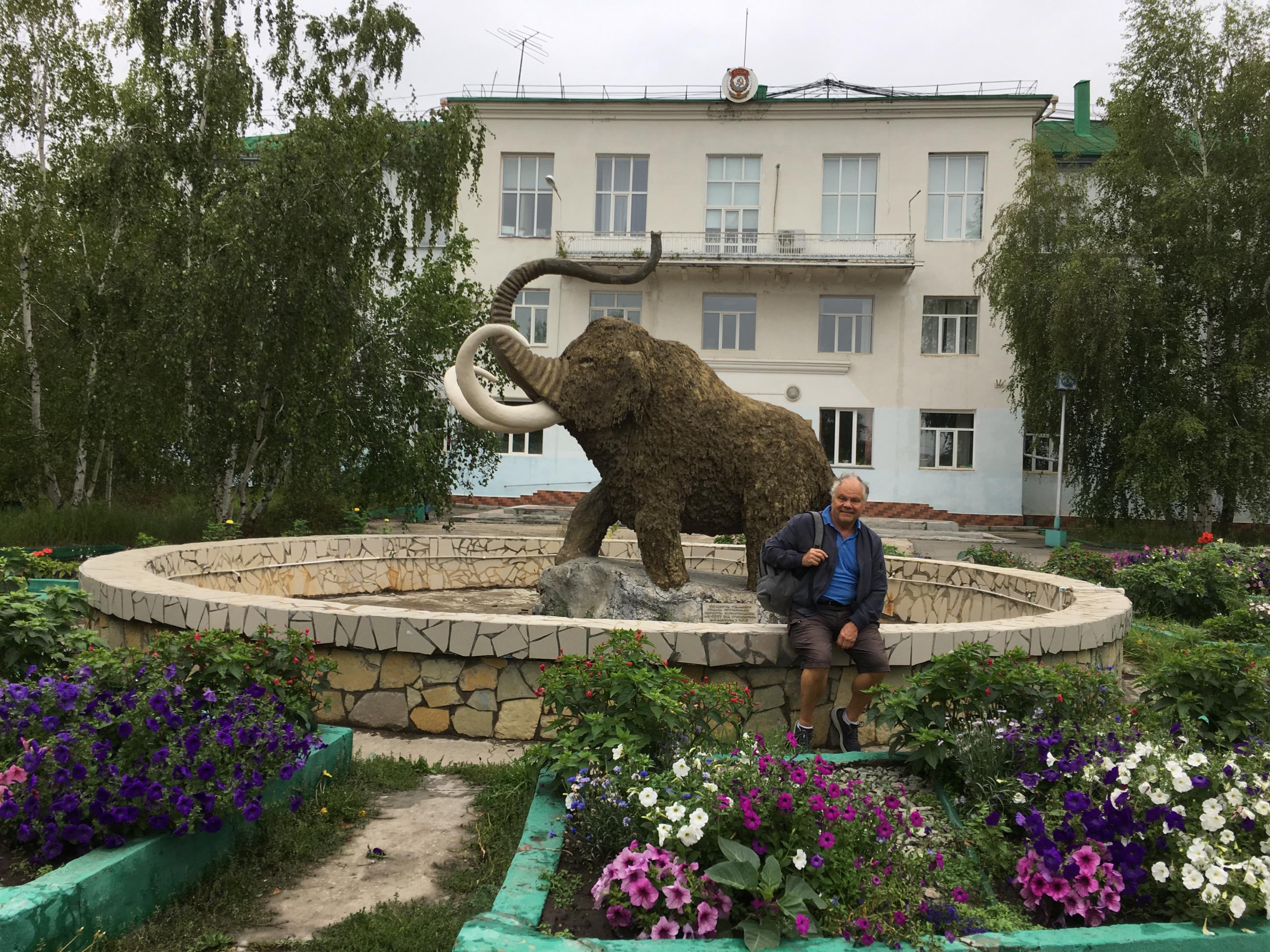 Жан-Мишель Клавери у Института мерзлотоведения им. Мельникова в Якутске, 2019 г. Источник: thinkglobalhealth.org