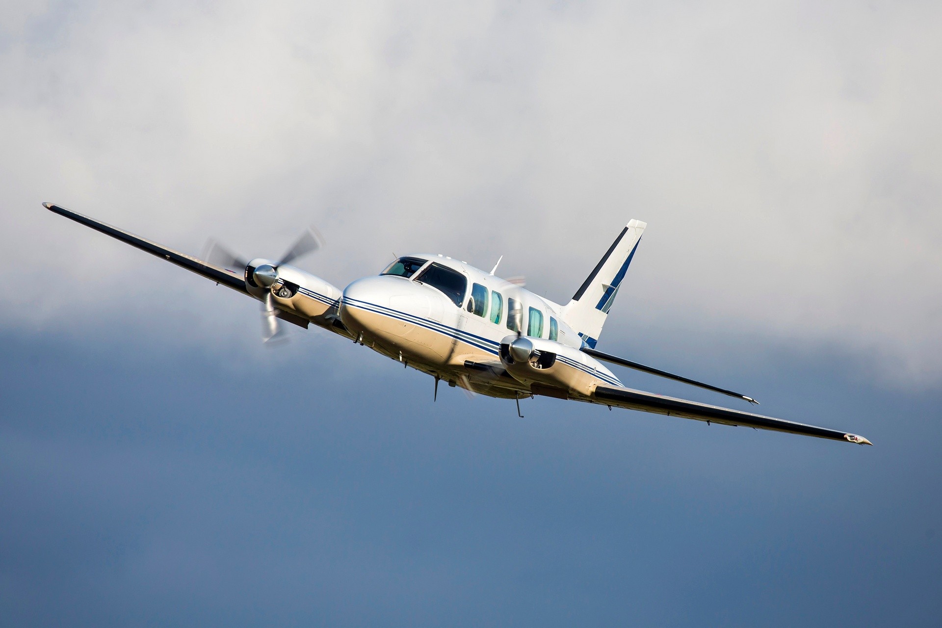 Book Private Air Charter on Piper Chieftain