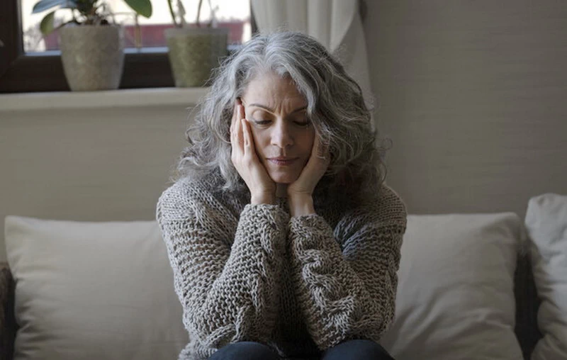 Kontrola daje poczucie bezpieczeństwa, ale gdy staje się nawykiem, prowadzi do napięcia i zmęczenia. Dowiedz się, jak odpuścić, zaufać procesowi i odzyskać spokój psychiczny bez poczucia utraty kontroli.