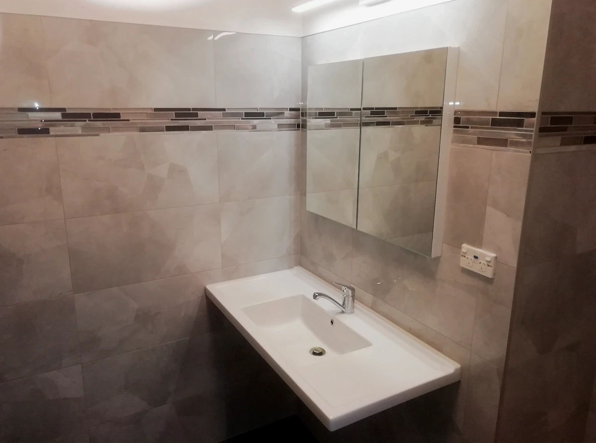 Tiled bathroom in Tawa with glass mosaic accent, full wall and floor tiling – professional bathroom renovation by Direct Tiling