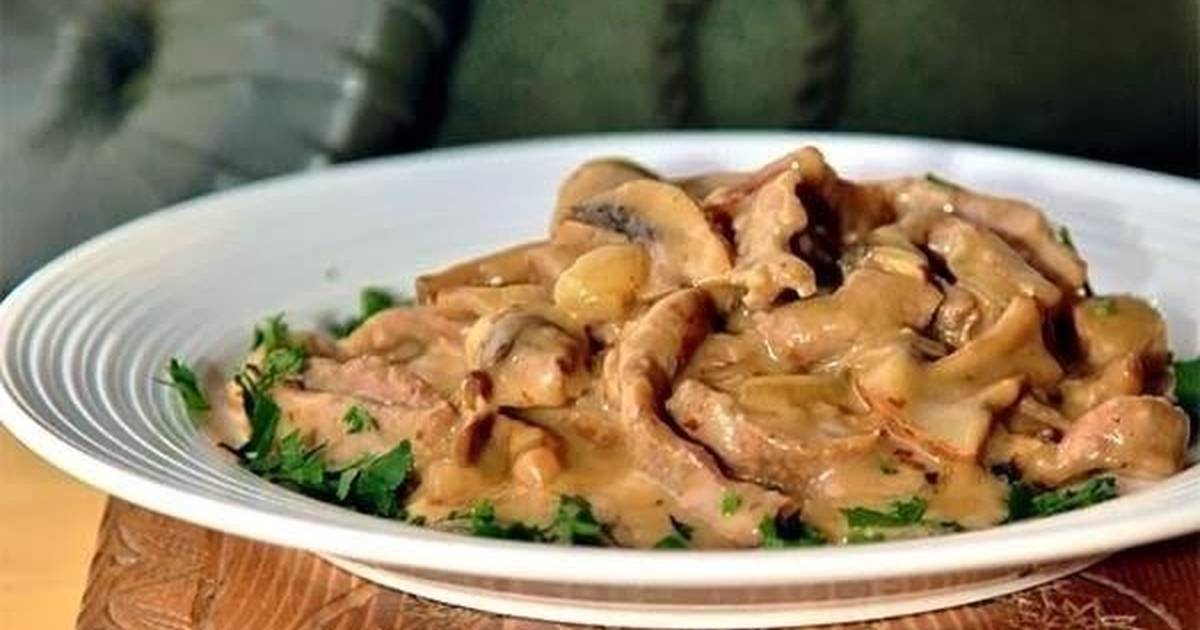 свинина с шампиньонами. эскалоп со сливочным соусом. телятина с грибами в сливочном соусе. говядина тушеная с грибами. цюрихское жаркое из телятины с грибами.
