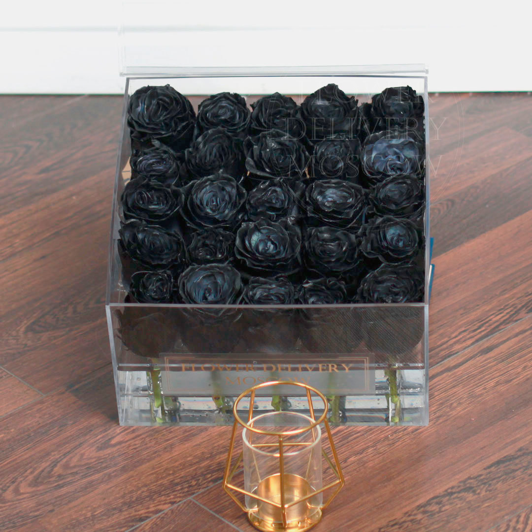 Черные розы в квадратной коробке
